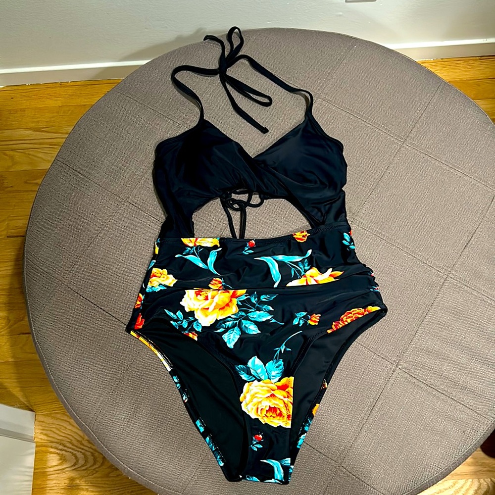 Cupshe swimsuit